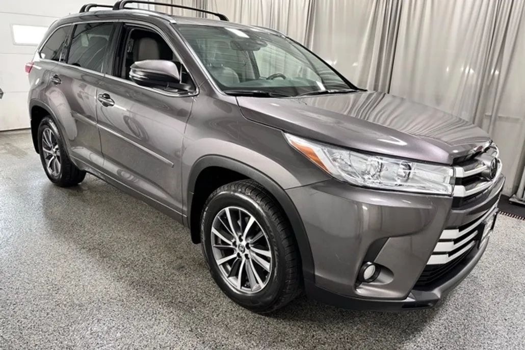 2017 Toyota Highlander XLE photo 1
