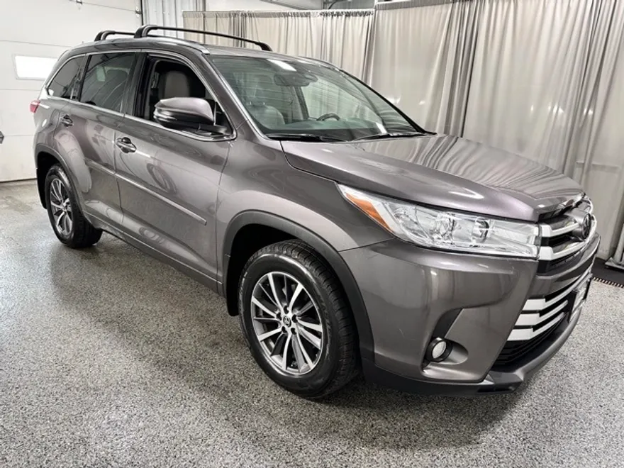 2017 Toyota Highlander XLE photo 1