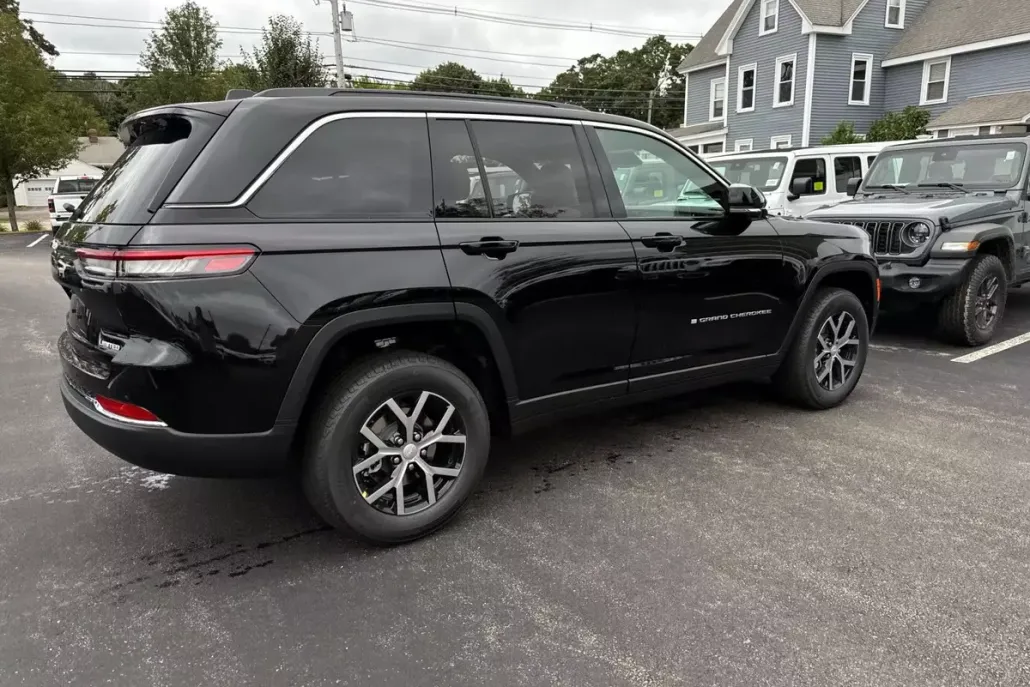 2025 Jeep Grand Cherokee Limited photo 1