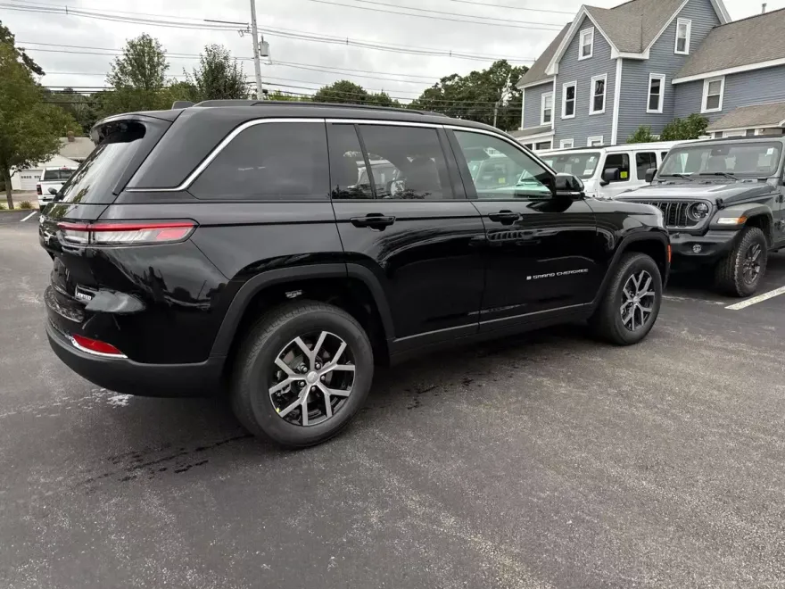 2025 Jeep Grand Cherokee Limited photo 1