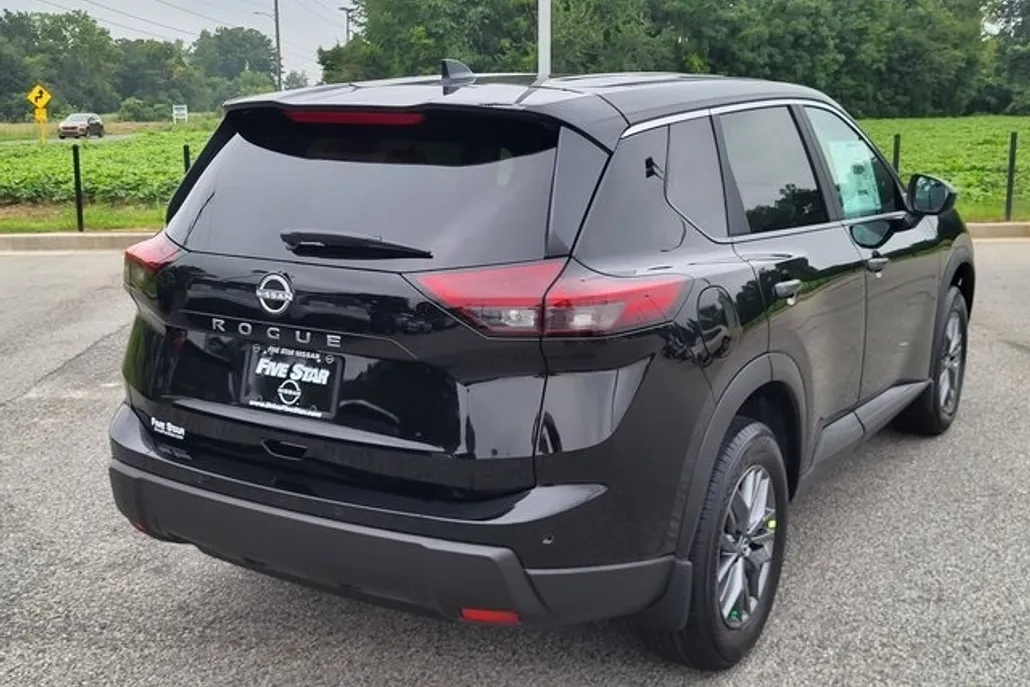 2026 Nissan Rogue S photo 1