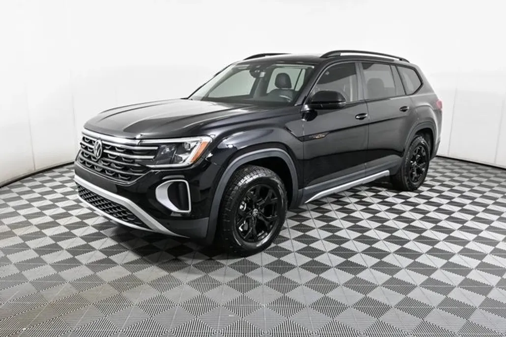 2025 Volkswagen Atlas Peak Edition Technology photo 1