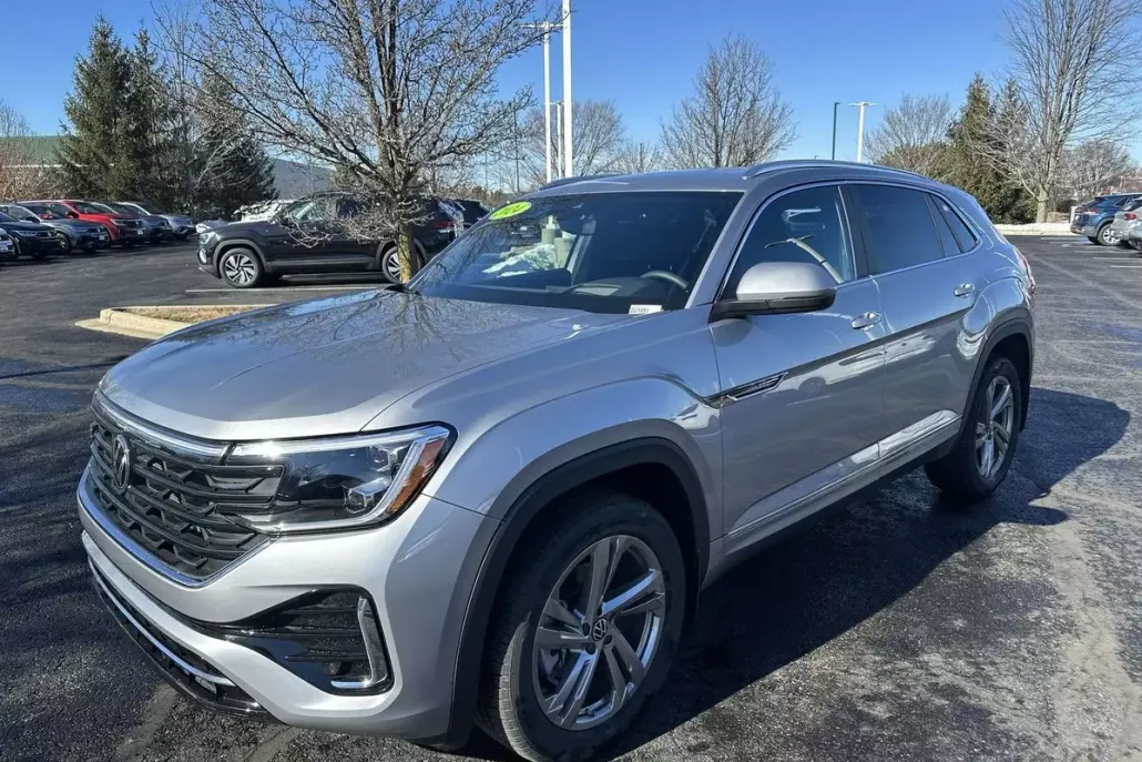2024 Volkswagen Atlas Cross Sport SEL R-Line photo 1