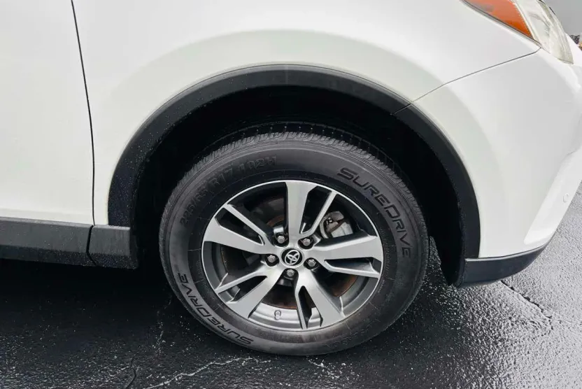 2018 Toyota RAV4 Adventure XLE photo 1