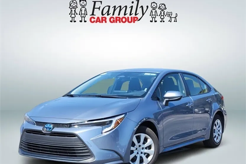 2025 Toyota Corolla Hybrid LE photo 1