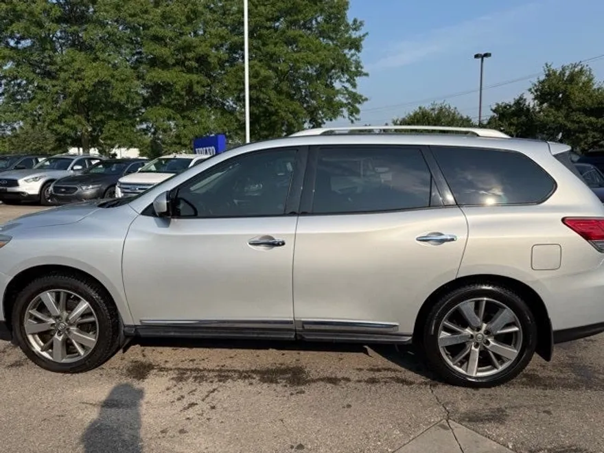 2014 Nissan Pathfinder Platinum photo 1