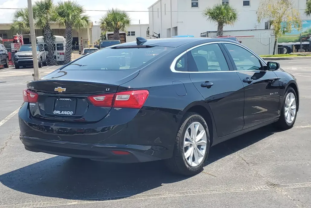 2024 Chevrolet Malibu 1LT photo 1