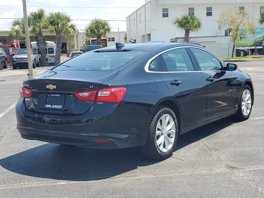 2024 Chevrolet Malibu 1LT photo 1