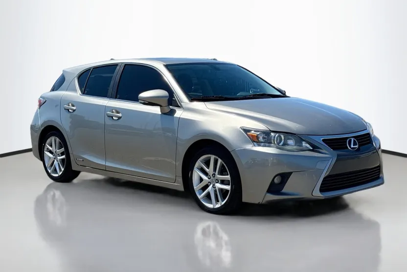 2017 Lexus CT 200h photo 1