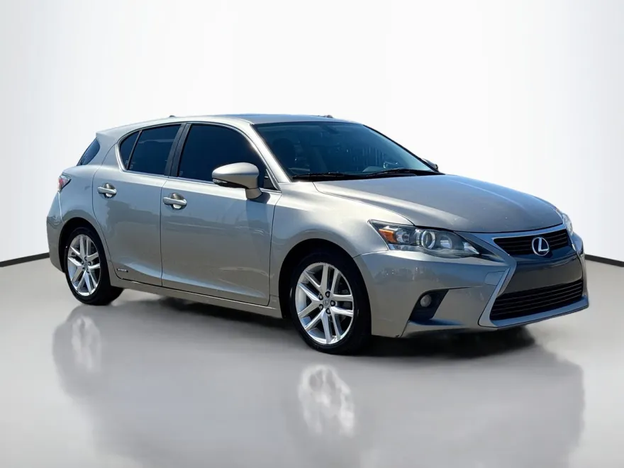 2017 Lexus CT 200h photo 1
