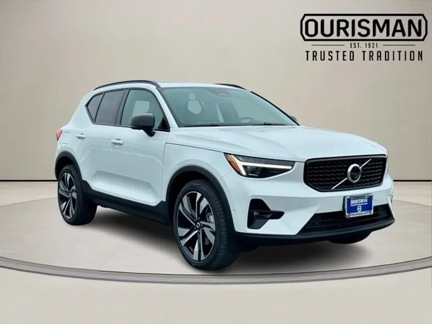 2025 Volvo XC40 Plus photo 1