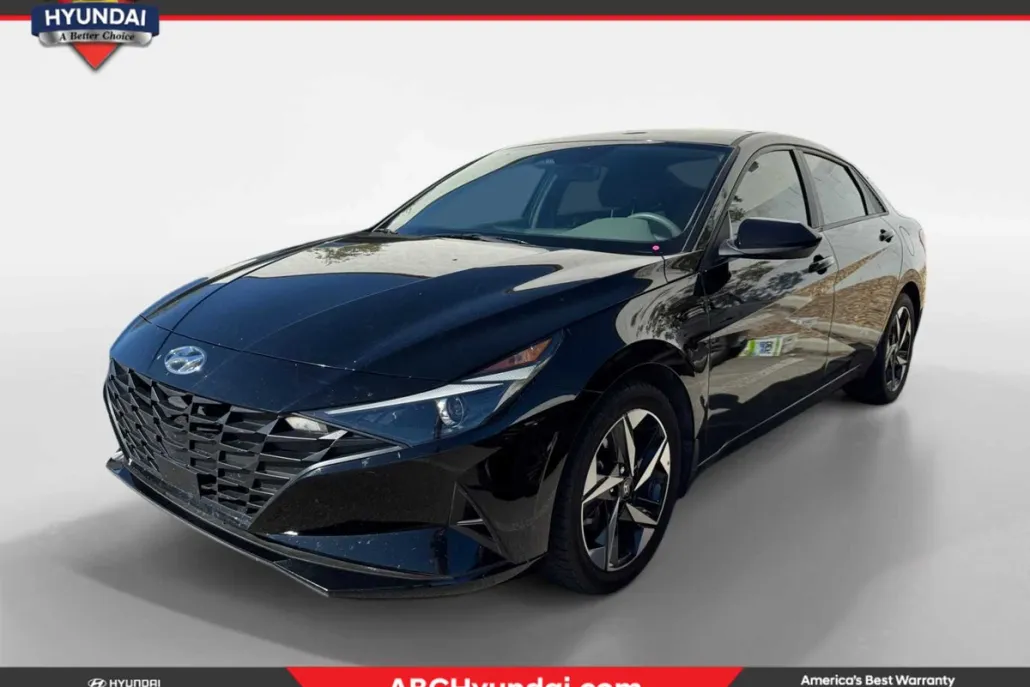 2023 Hyundai Elantra SEL photo 1