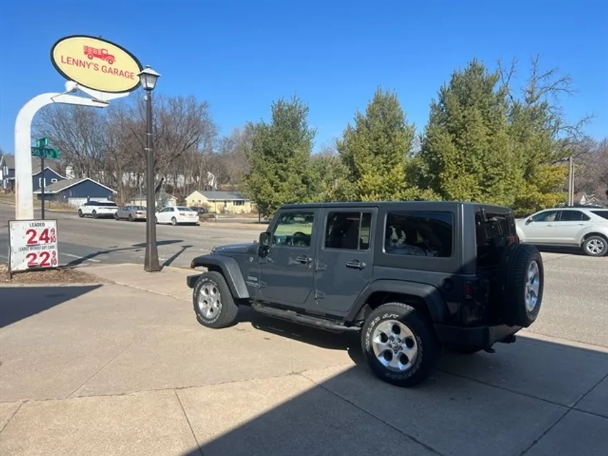 2017 Jeep Wrangler Unlimited Sport photo 2