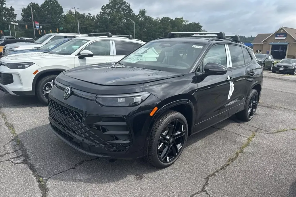 2025 Volkswagen Tiguan SE R-Line Black photo 1