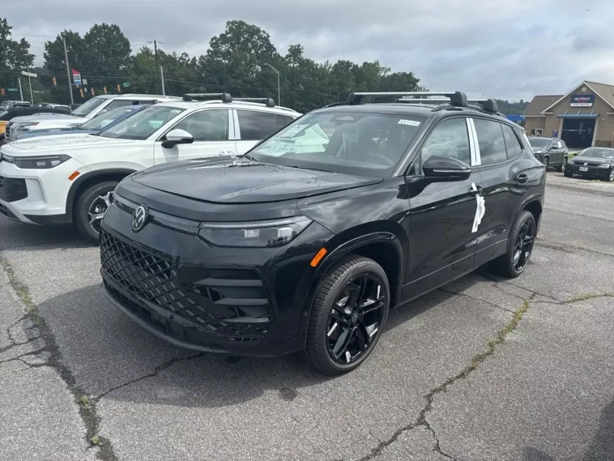 2025 Volkswagen Tiguan SE R-Line Black photo 1