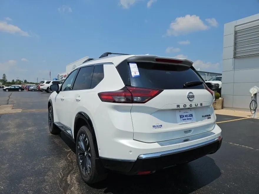 2025 Nissan Rogue Platinum photo 1