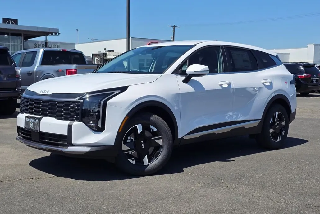 2026 Kia Sportage LX photo 1
