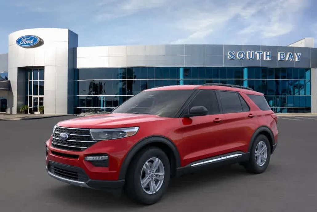2024 Ford Explorer XLT photo 1