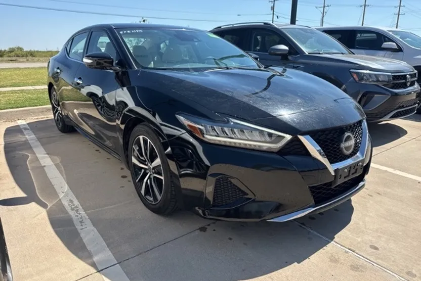2023 Nissan Maxima SV photo 1