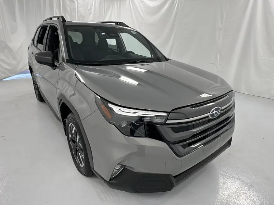 2025 Subaru Forester Premium Base photo 1