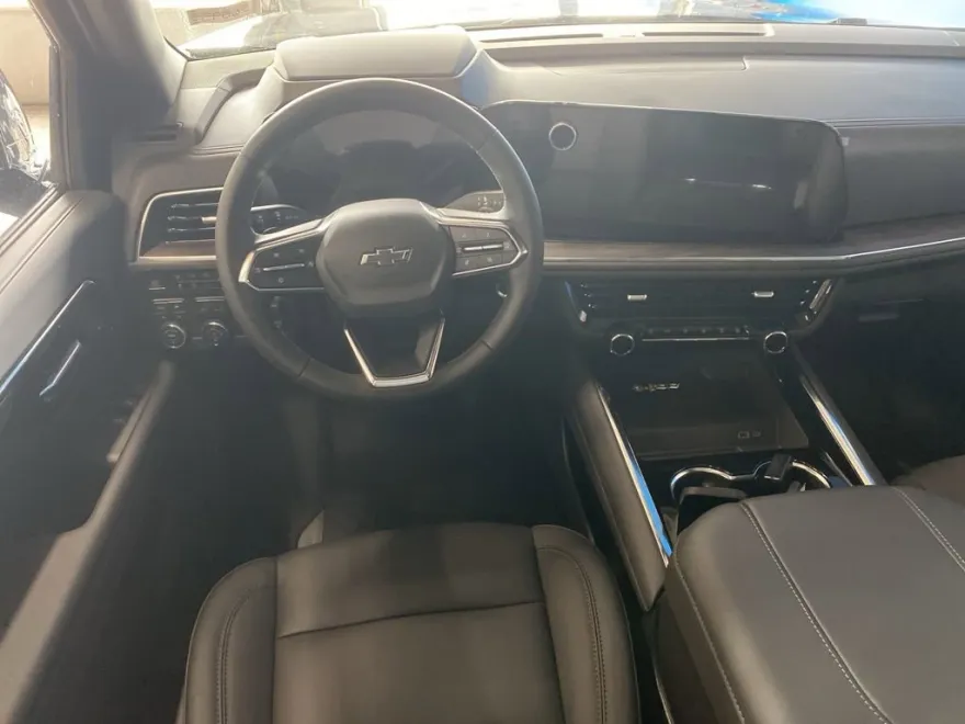 2026 Chevrolet Suburban Z71 photo 1