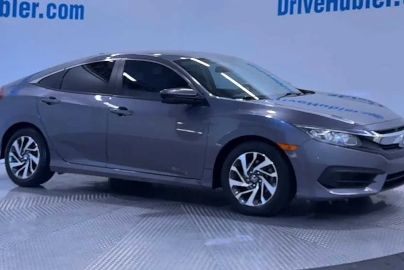 2018 Honda Civic EX photo 1