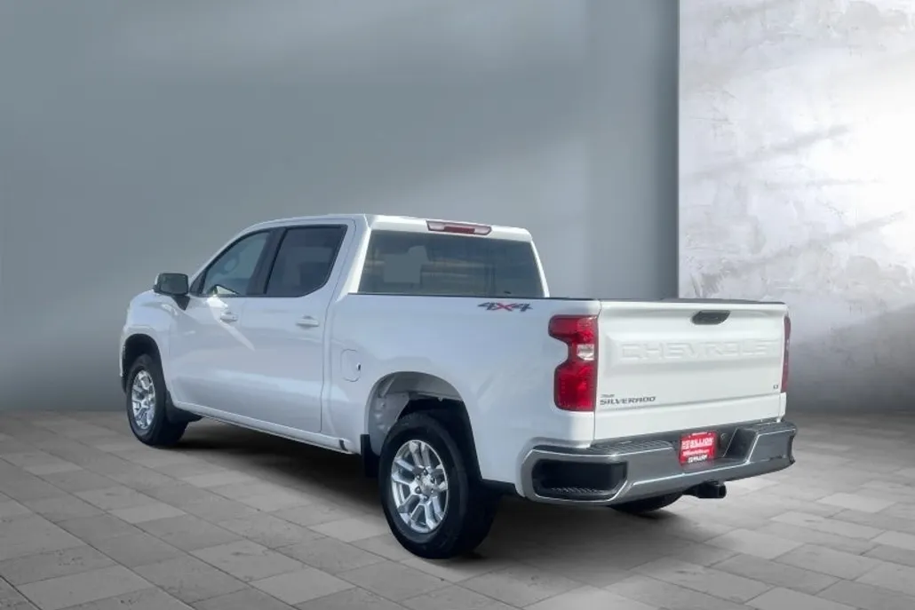 2025 Chevrolet Silverado 1500 LT photo 1