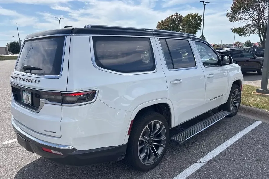 2022 Jeep Grand Wagoneer III photo 1
