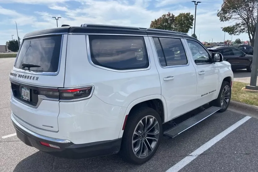 2022 Jeep Grand Wagoneer III photo 1