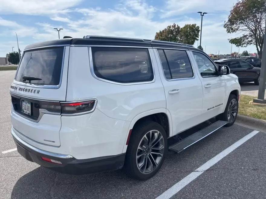 2022 Jeep Grand Wagoneer III photo 1