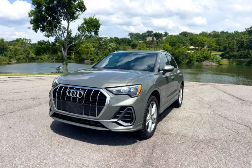 2022 Audi Q3 S line Premium photo 1