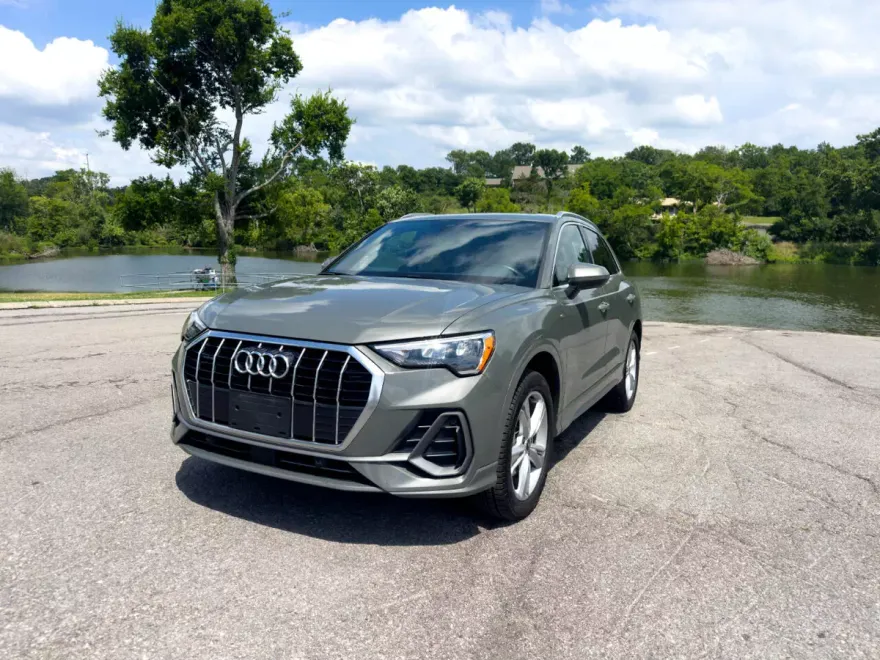 2022 Audi Q3 S line Premium photo 1
