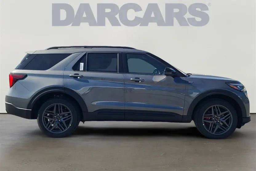 2025 Ford Explorer ST-Line photo 1