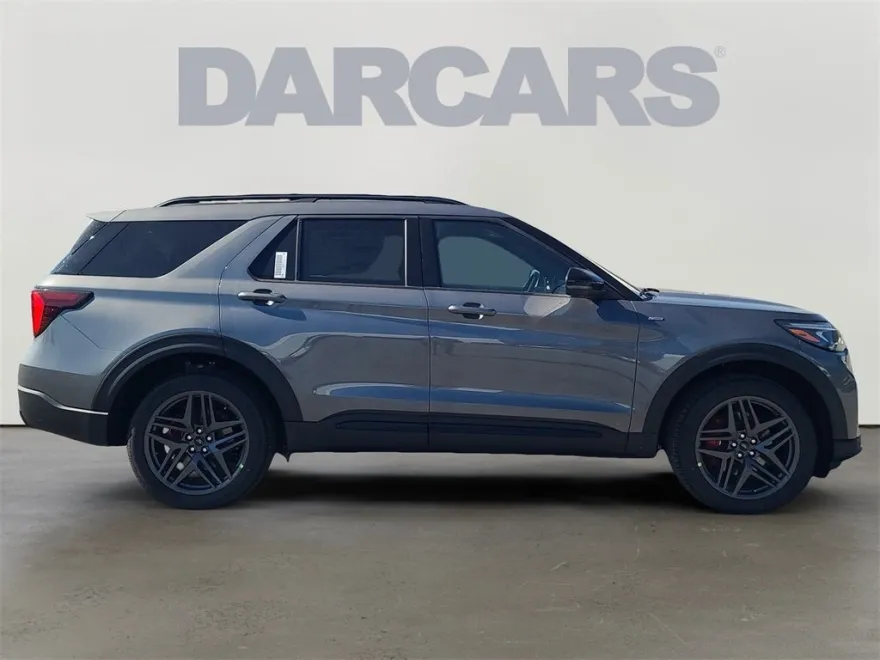 2025 Ford Explorer ST-Line photo 1