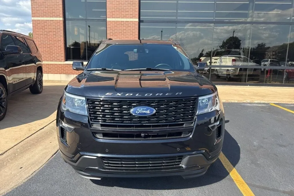 2019 Ford Explorer Sport photo 1