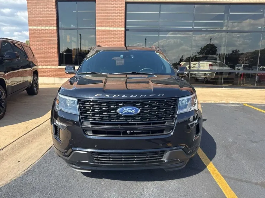 2019 Ford Explorer Sport photo 1