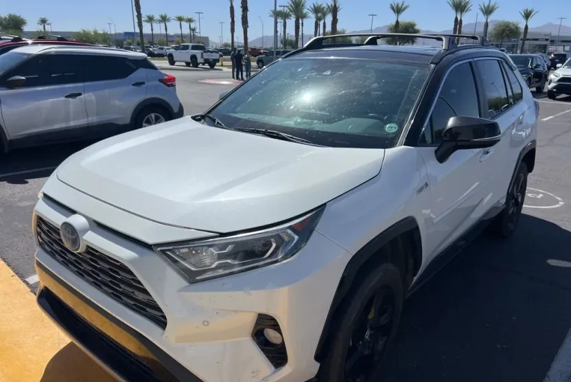 2020 Toyota RAV4 Hybrid XSE photo 1