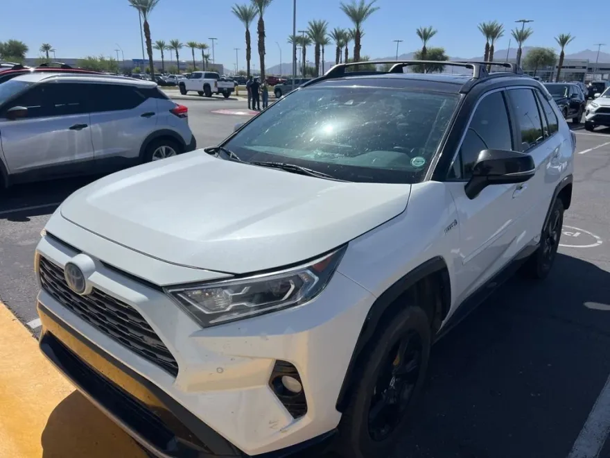 2020 Toyota RAV4 Hybrid XSE photo 1