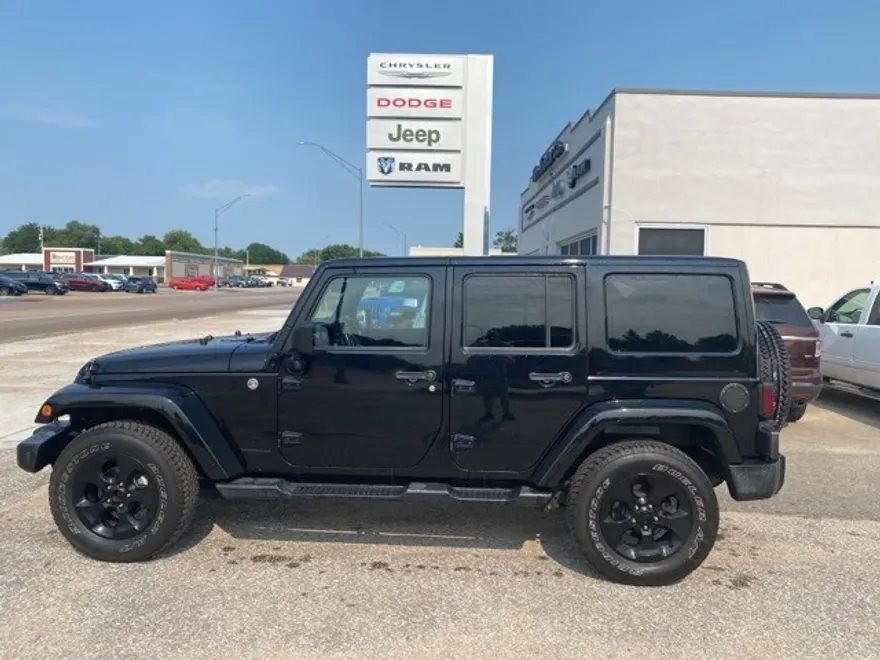 2014 Jeep Wrangler Unlimited Sahara photo 1