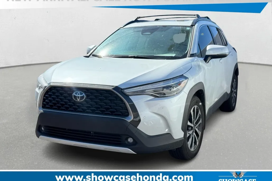 2024 Toyota Corolla Cross XLE photo 1