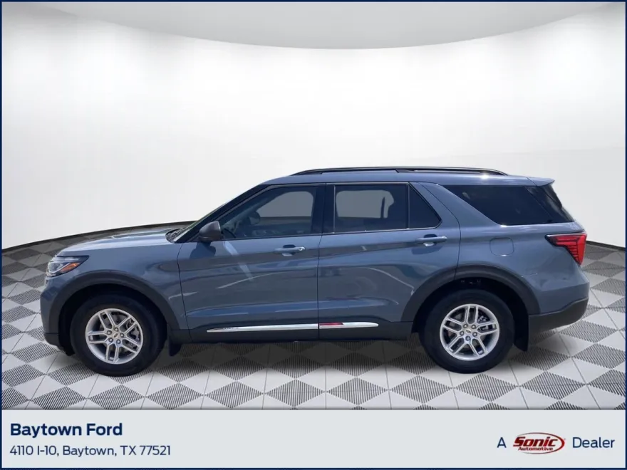 2025 Ford Explorer photo 1