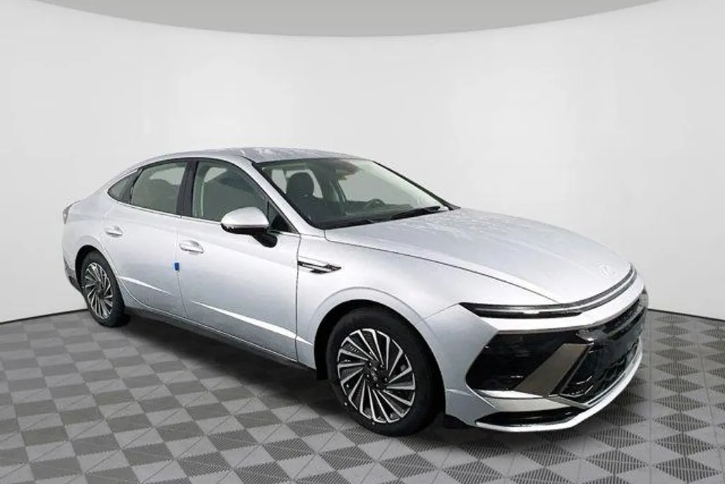 2025 Hyundai Sonata Hybrid SEL photo 1