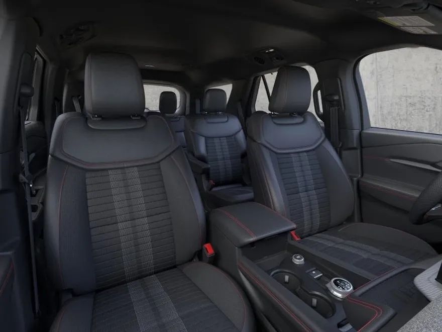 2025 Ford Explorer ST-Line photo 10