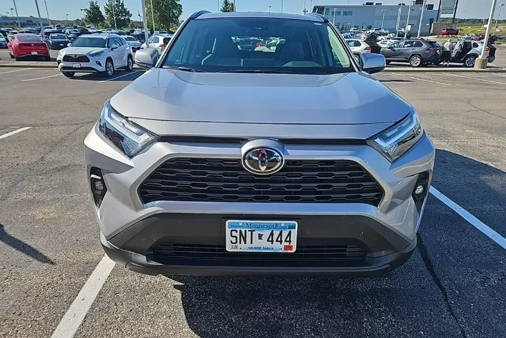 2025 Toyota RAV4 XLE Premium photo 1