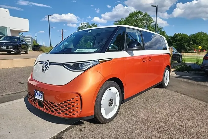 2025 Volkswagen ID. Buzz photo 1