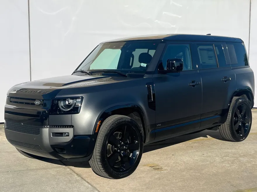 2026 Land Rover Defender 110 V8 photo 1