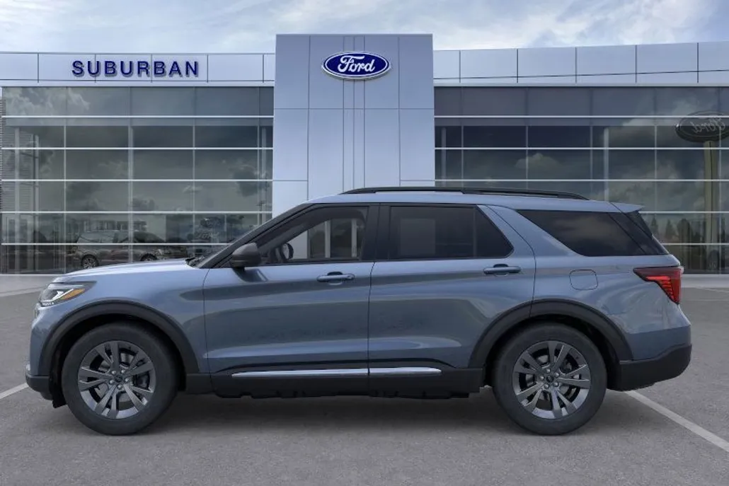 2025 Ford Explorer photo 1
