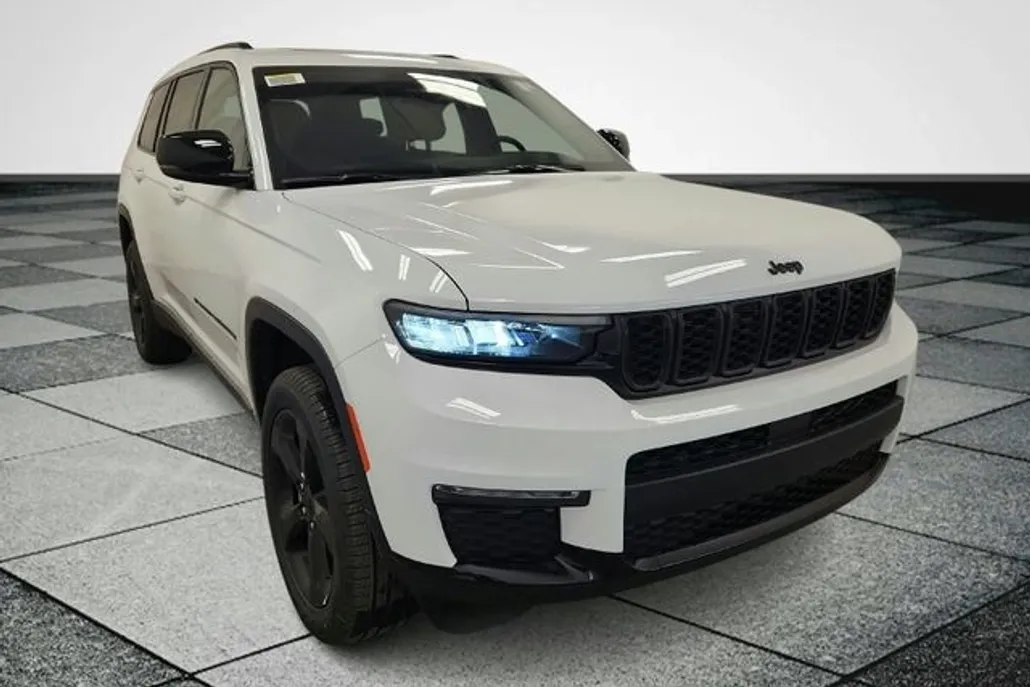2025 Jeep Grand Cherokee Limited photo 1