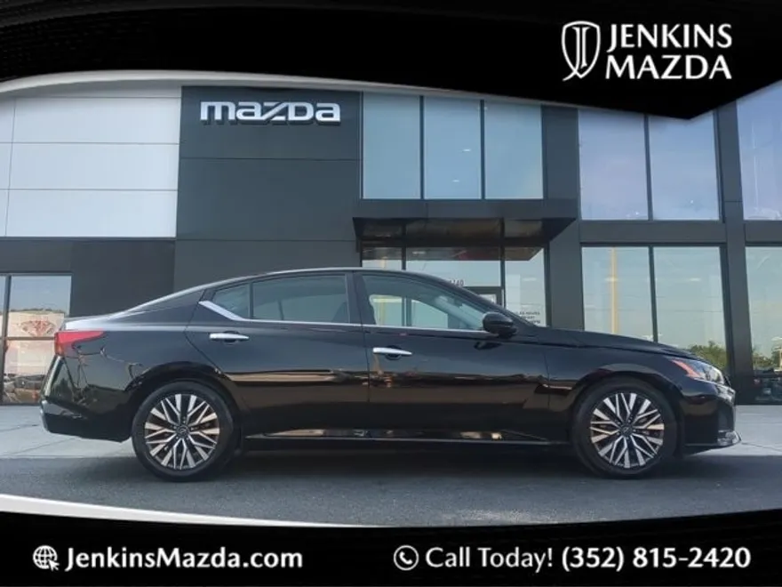 2023 Nissan Altima 2.5 SV photo 1