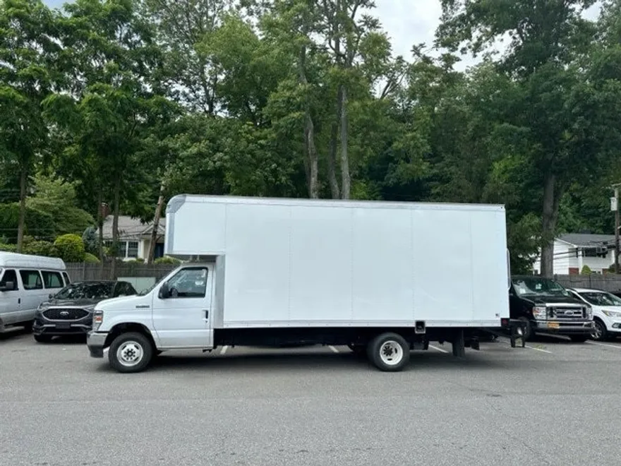 2024 Ford E-450 photo 1